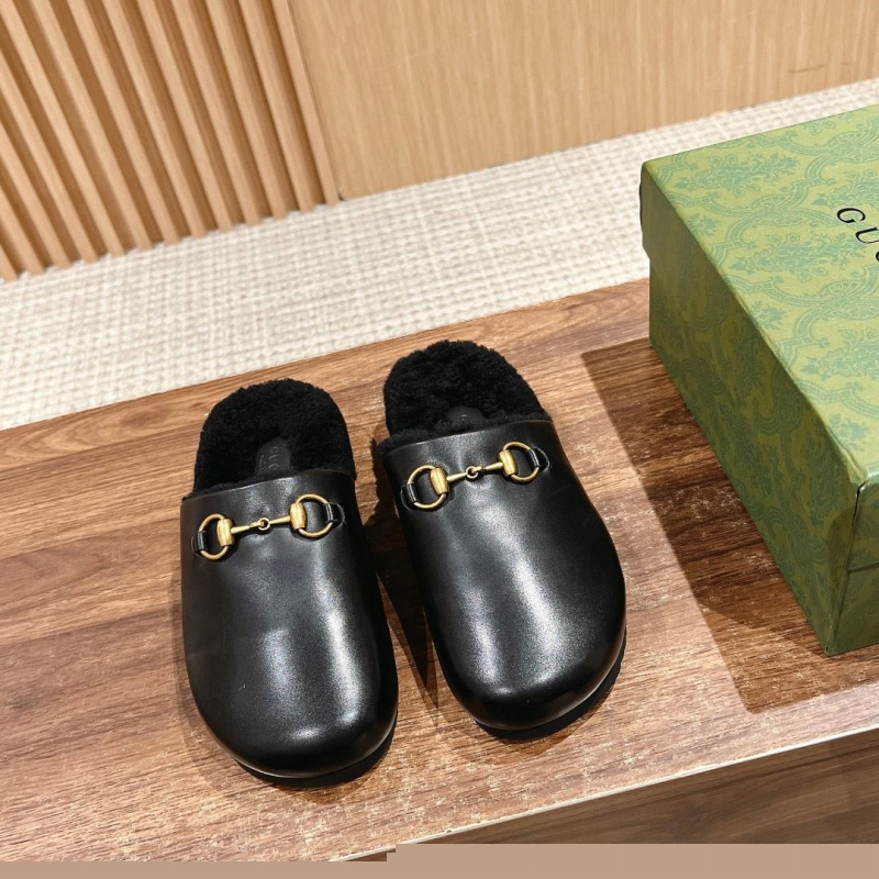 G*u*i slippers